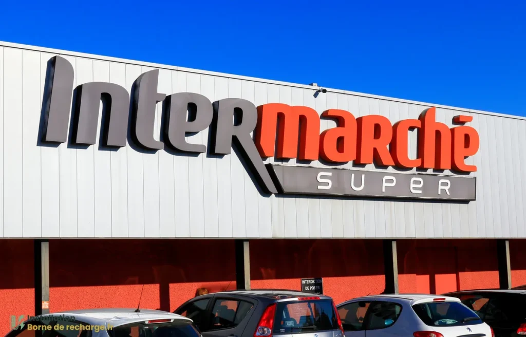 La devanture d'un hypermarché Intermarché.