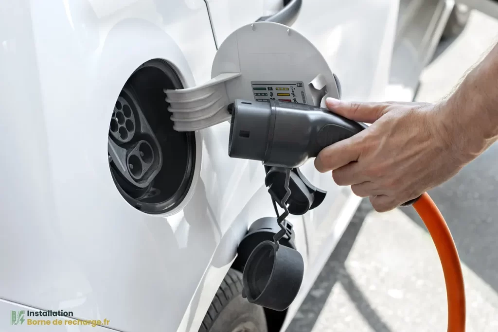 Rechargement d'une voiture électrique.